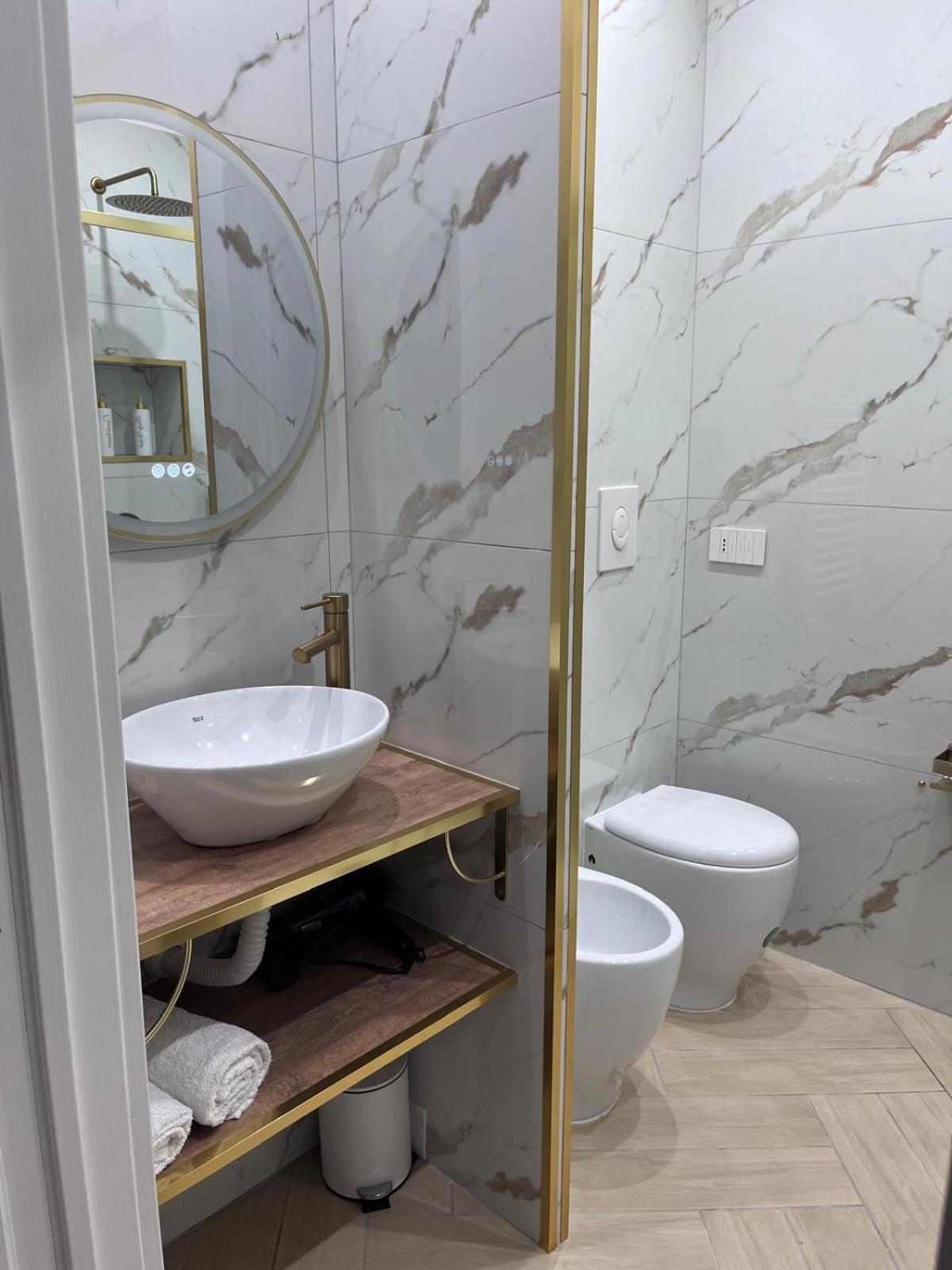 Apartment Gold